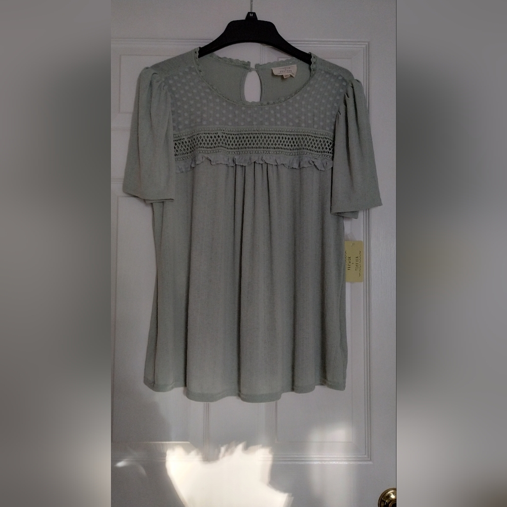 Women's Top Flower & Feather Brand